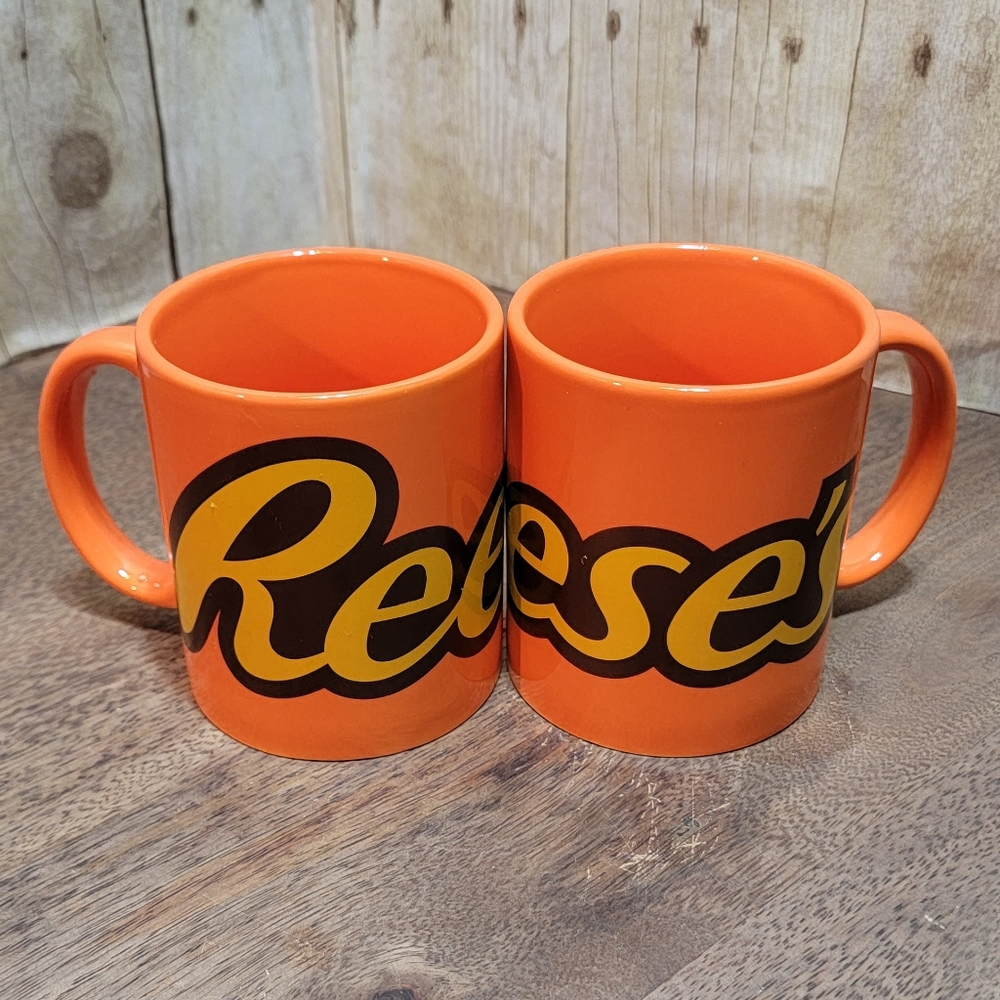 Pair of reese's mugs